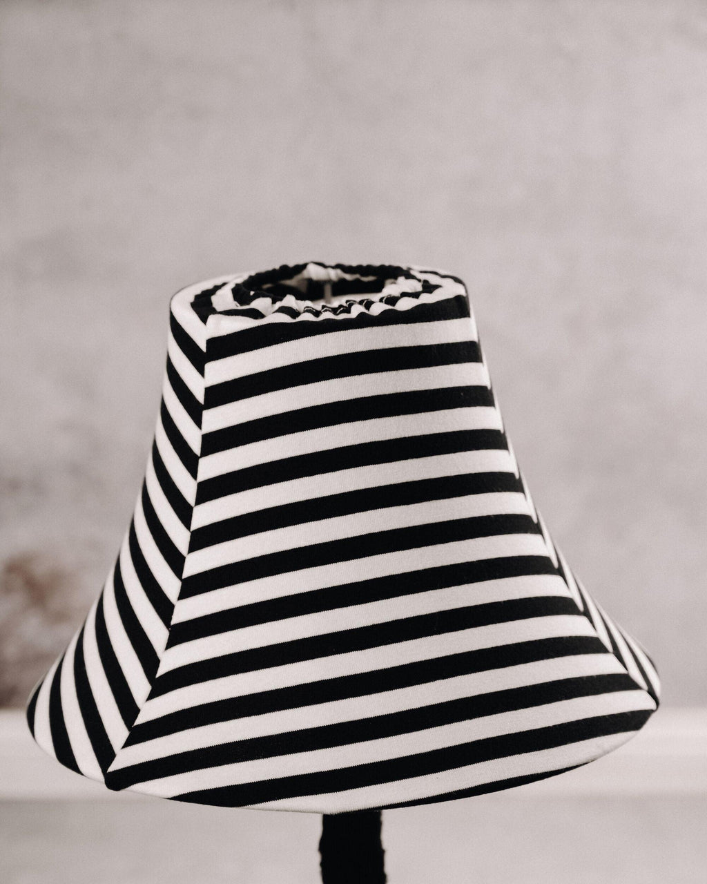 Luna – die Katzen-Stehlampe (120 cm)